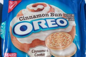 Cinnamon Bun oreo package