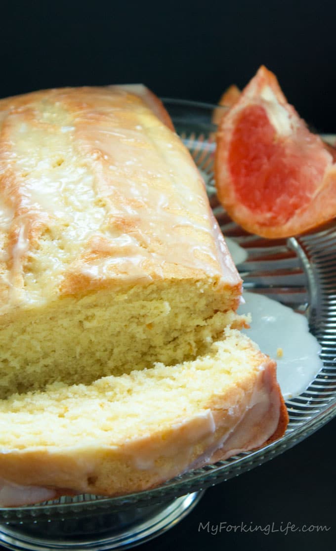 grapefruit cake on glass plate with sliced grapefruit