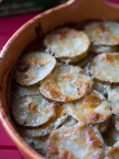 Scalloped potatoes with blue cheese. Side dish. Potatoes au gratin.