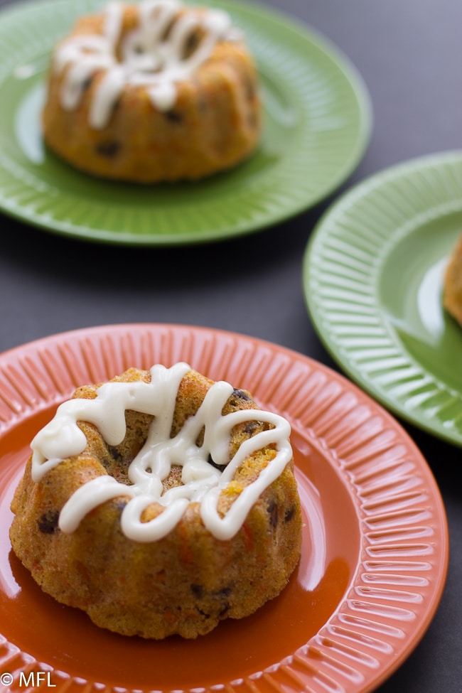 Mini rum carrot cake on colorful plates.