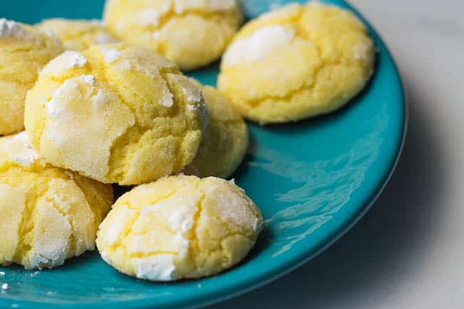 lemon crinkle cookies on a blue plate