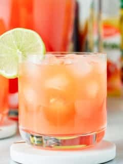 jamaican rum punch in glass with ice