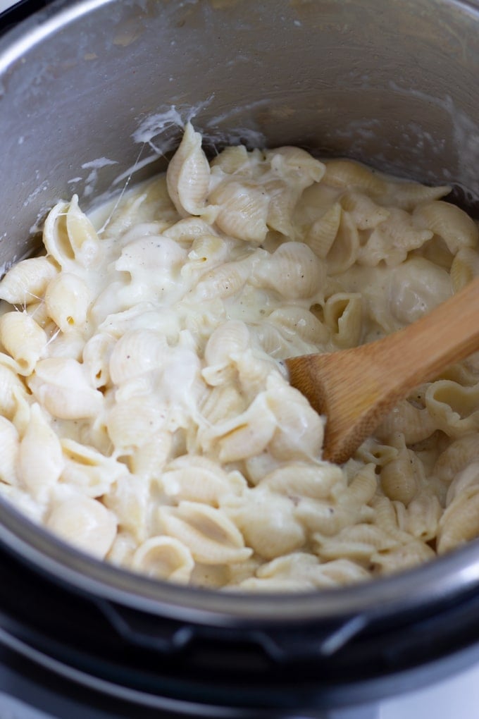 white cheddar pressure cooker pasta in the instant pot