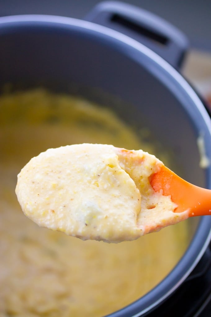 Instant Pot Grits auf einem Löffel