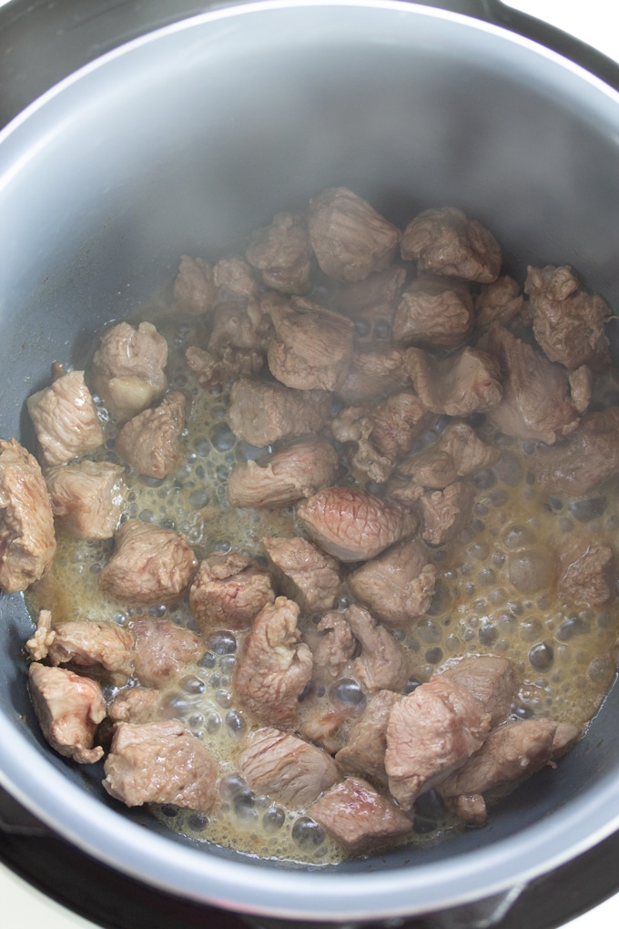 lamb meat in pressure cooker