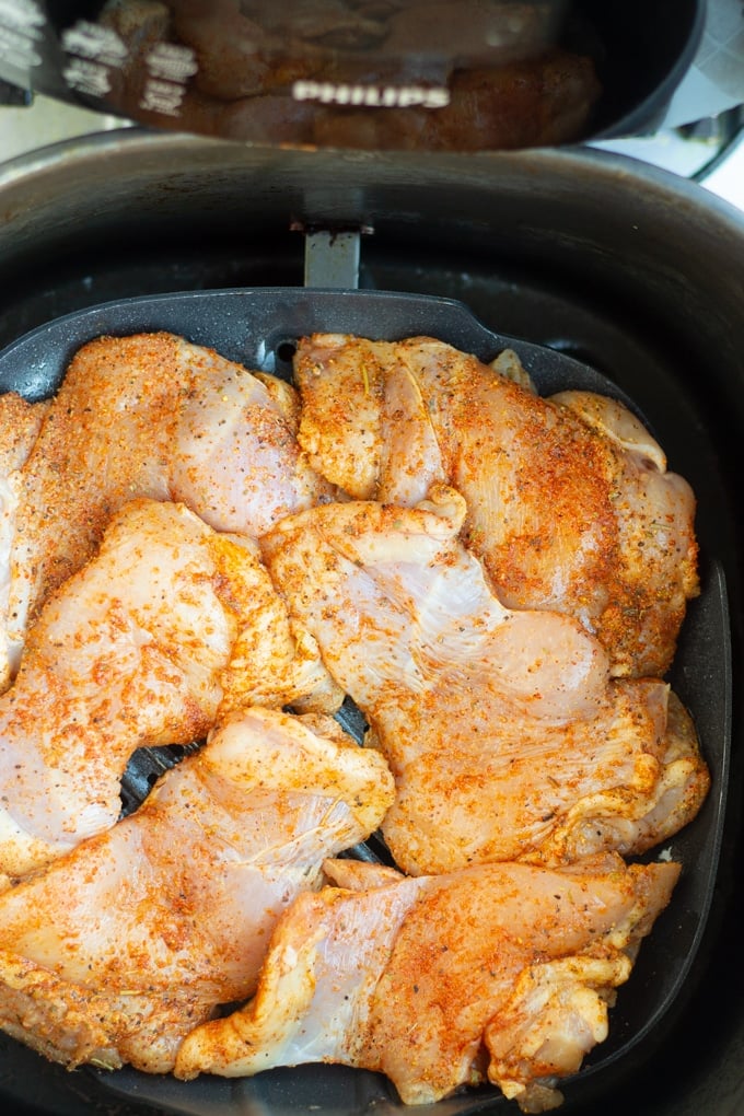 seasones air fryer chicken thighs before cooking