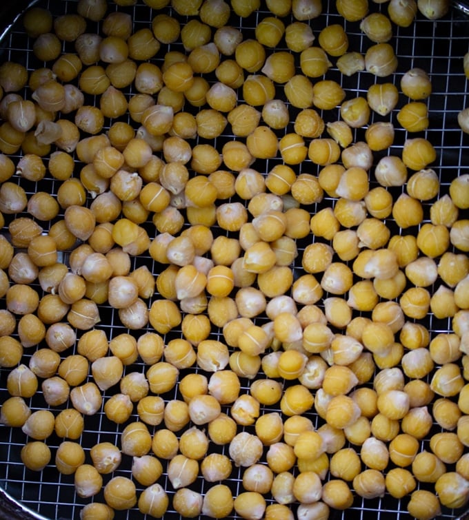 dried chickpeas in air fryer basket