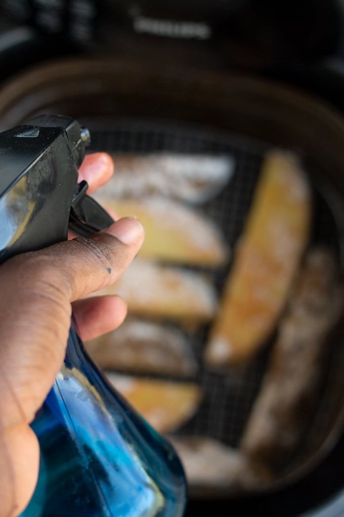 spray bottle over wedges in air fryer