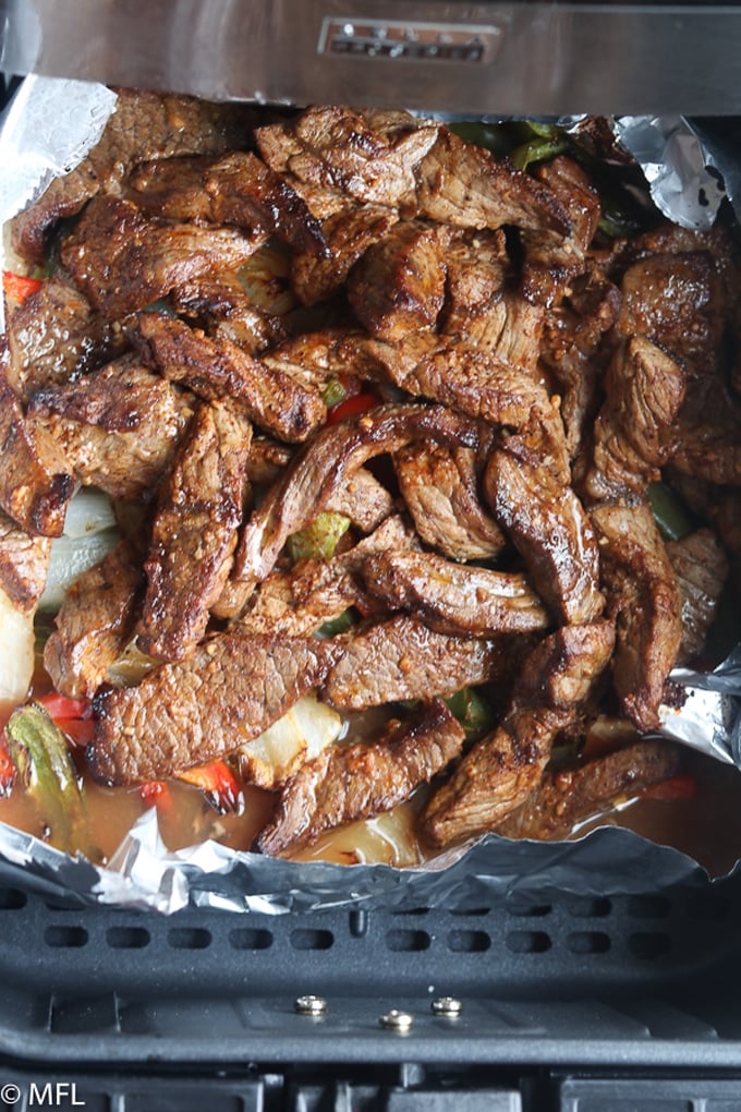 steak on top of peppers in air freyr basket