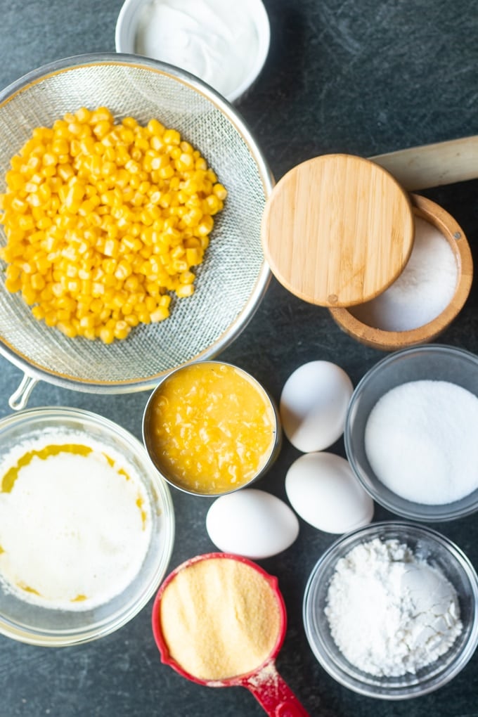 ingredienti disposti per la ricetta del soufflé di mais