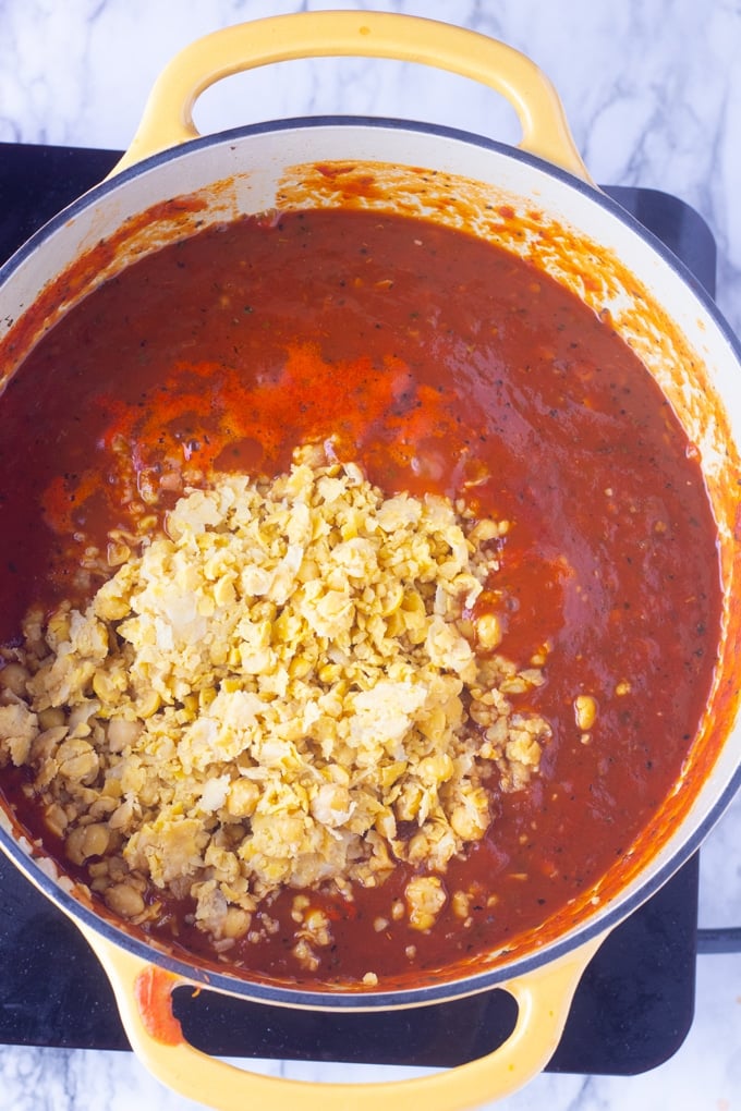 vegetarian spaghetti sauce with chickpeas on top of it