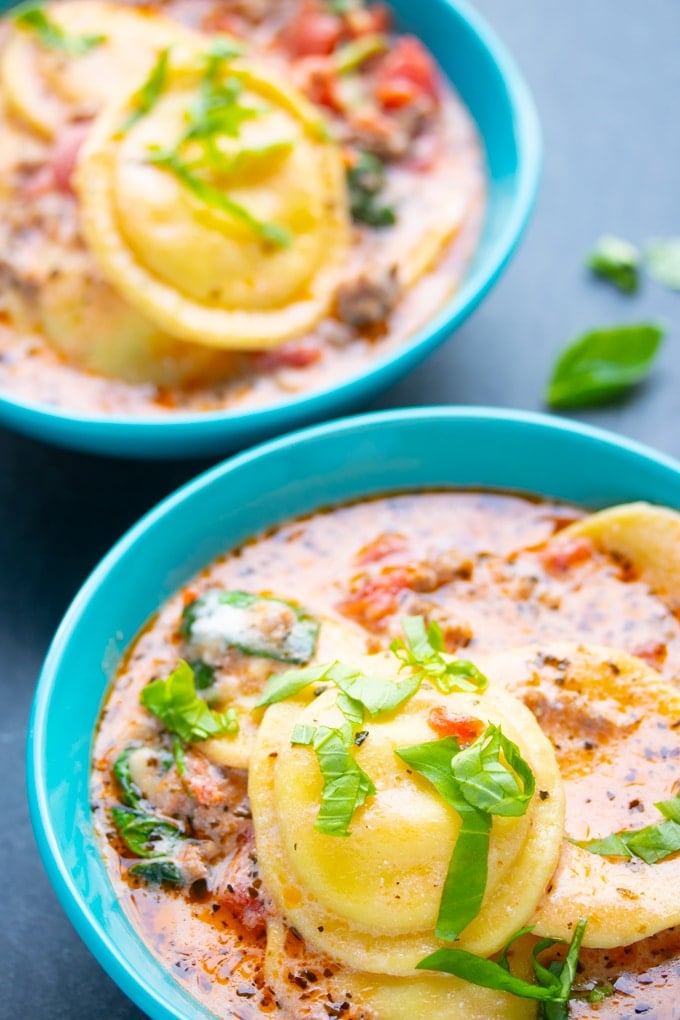 instant pot ravioli in a teal bowl