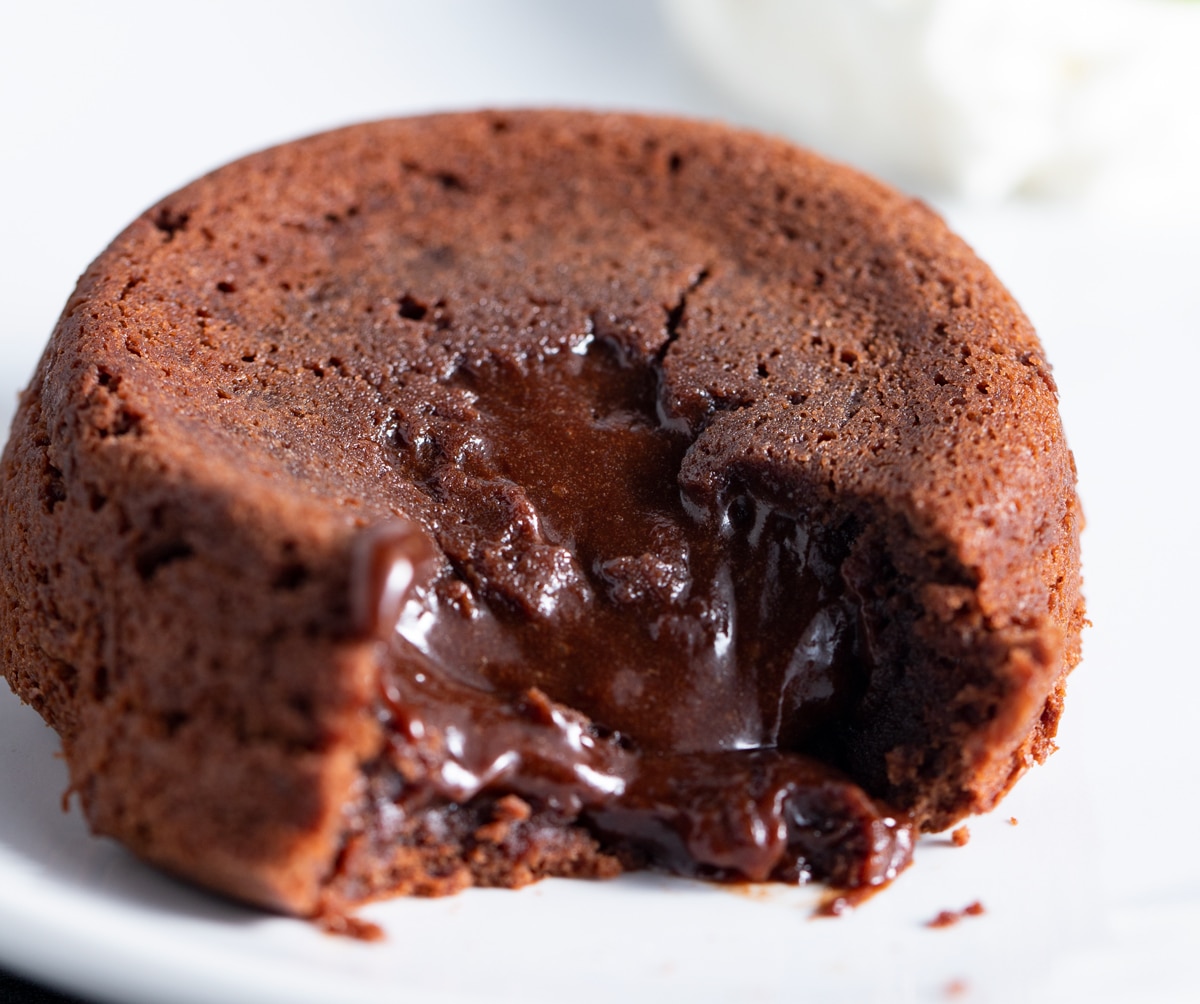 Air Fryer Chocolate Molten Lava Cakes - My Forking Life