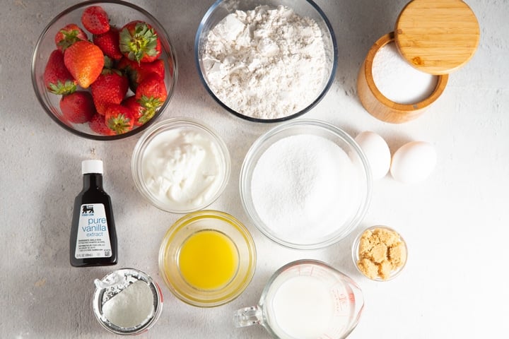 Ingredients to make the strawberry muffins