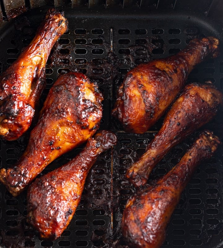 The chicken legs in the air fryer ready to serve