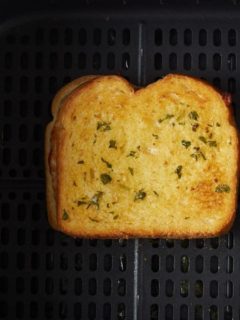 grilled cheese sandwich in basket