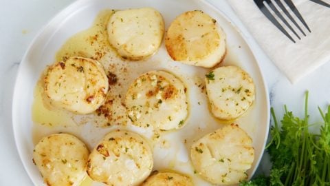 Air frying garlic butter scallops