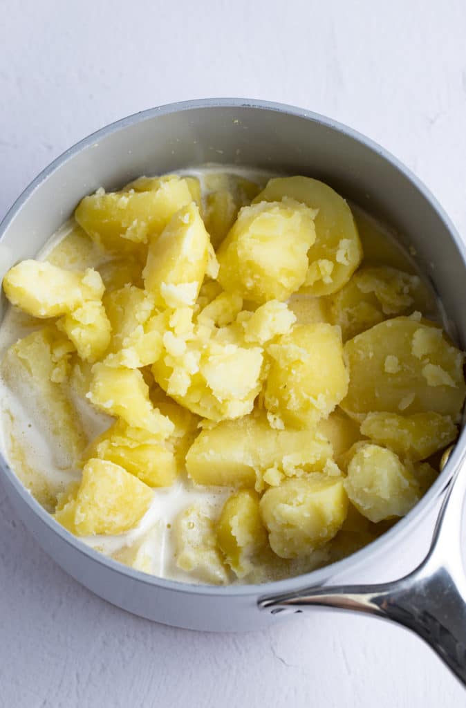 The cooked potatoes added to the cream mixture.