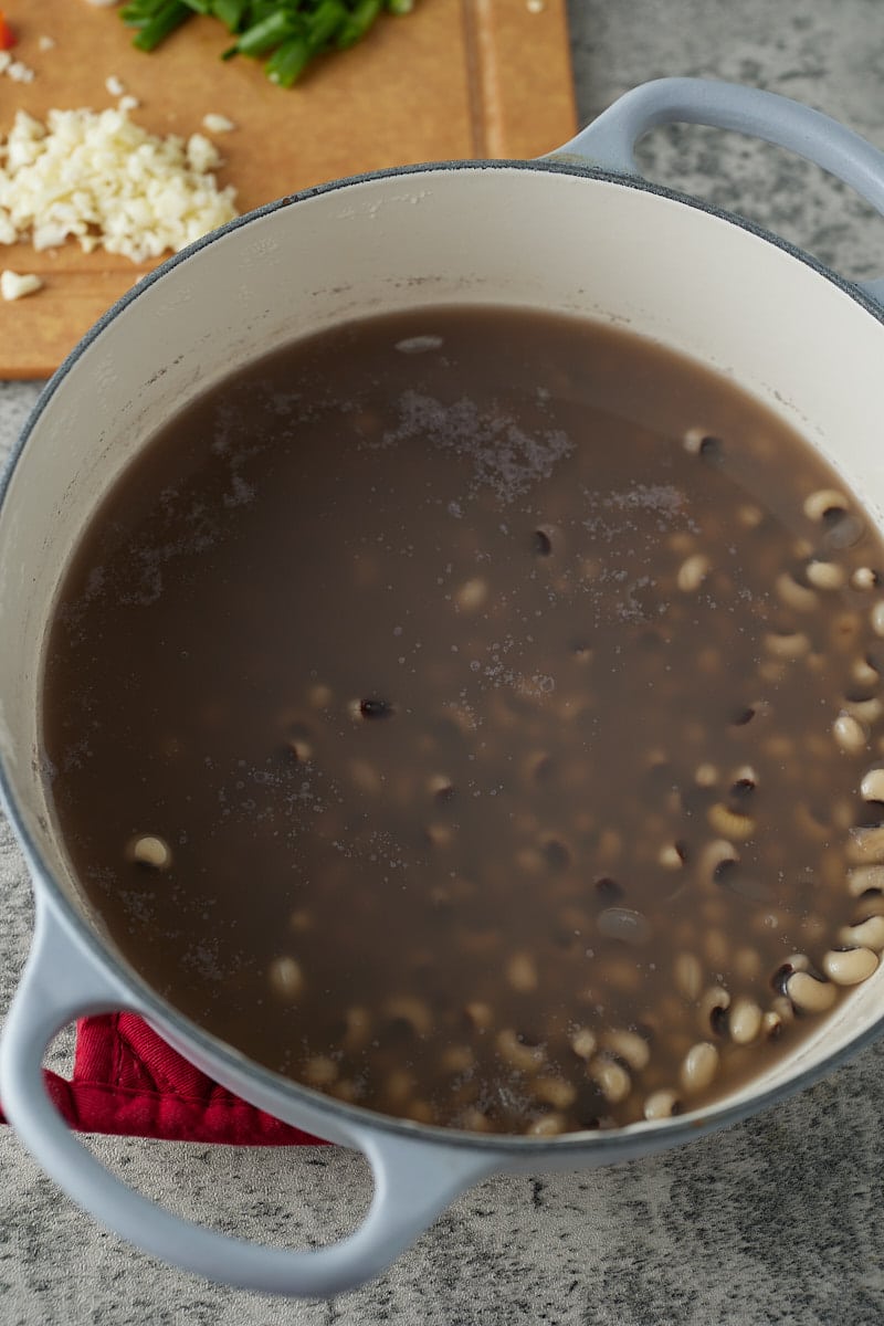 Blackeye peas soaking in a pot.