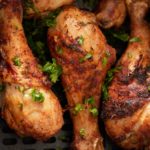 crispy air fryer drumsticks in the air fryer basket