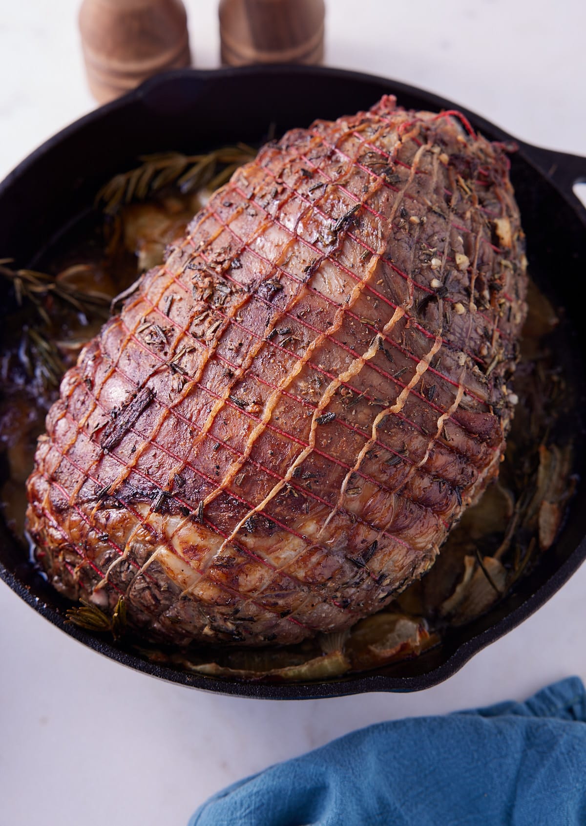 finished lamb with net in cast iron skillet