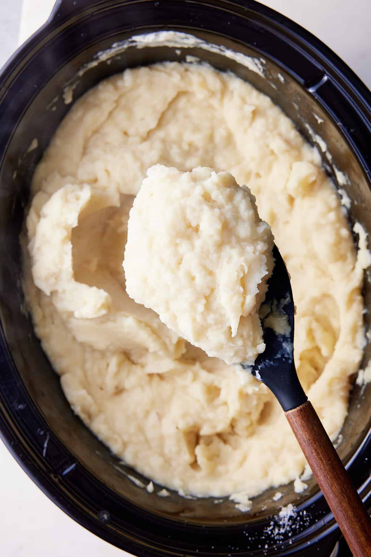 creamy mashed potatoes in a slow cooker