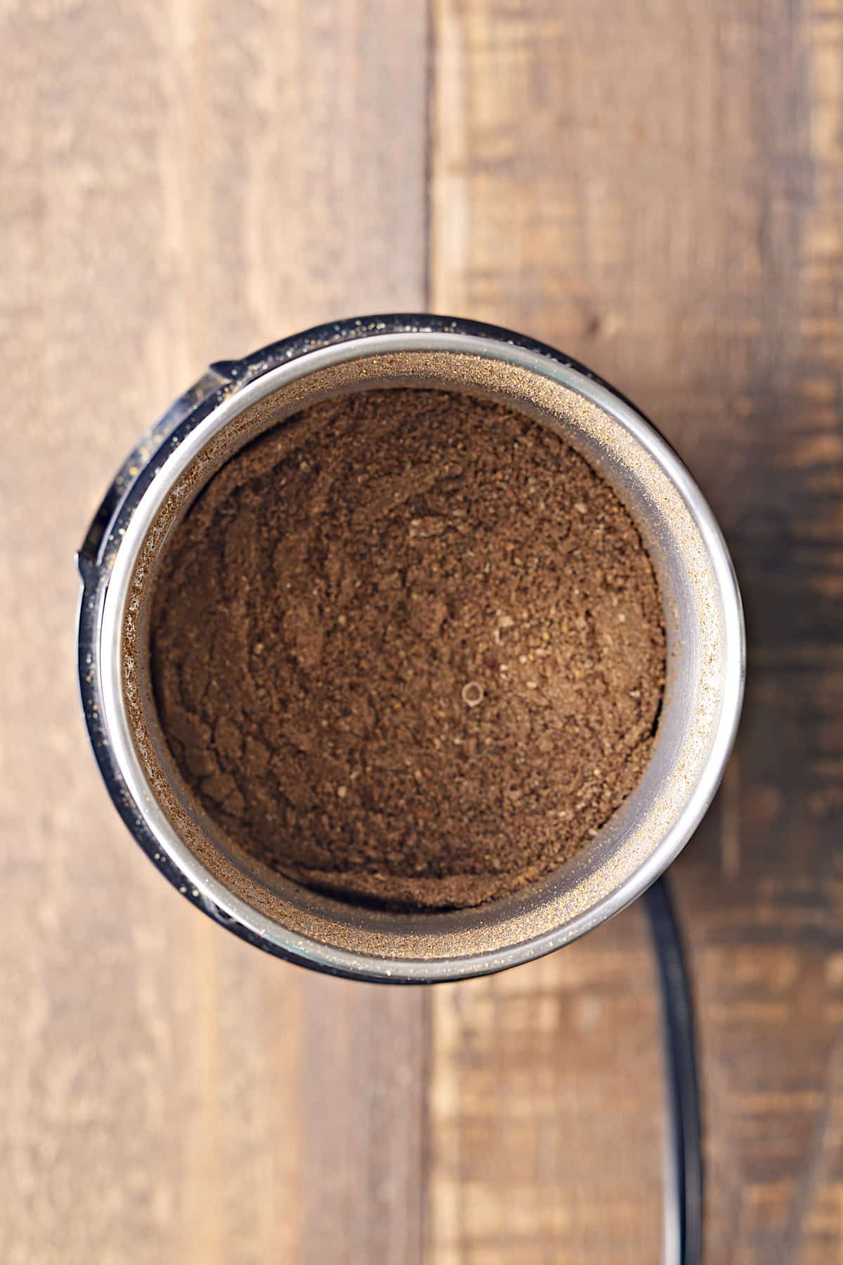 spices in grinder that has alread been turned to powder