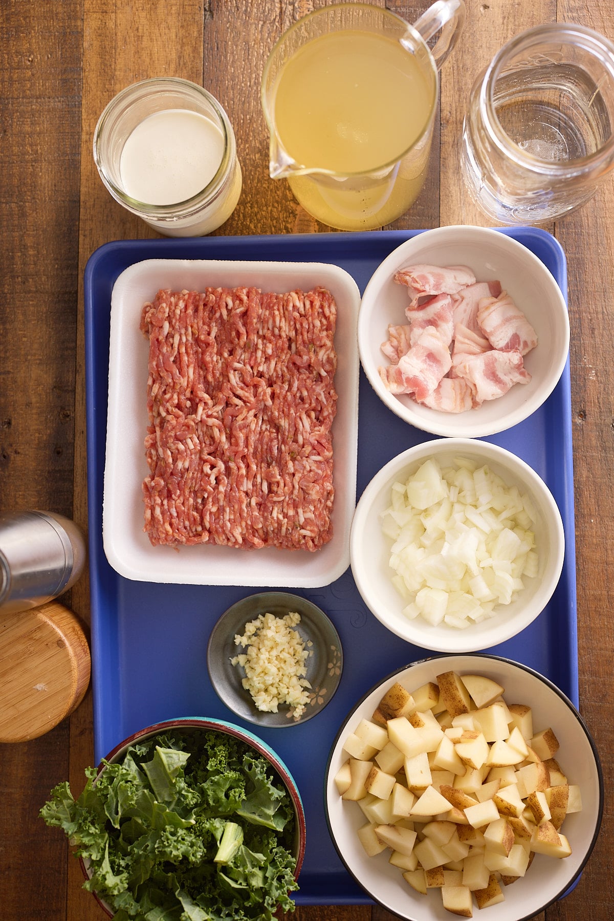 Zuppa toscana soup recipe ingredients.