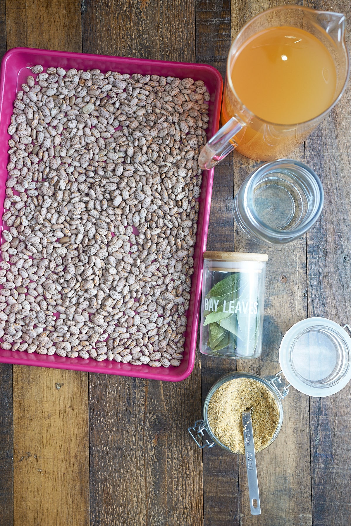 slow cooker pinto beans ingredients.