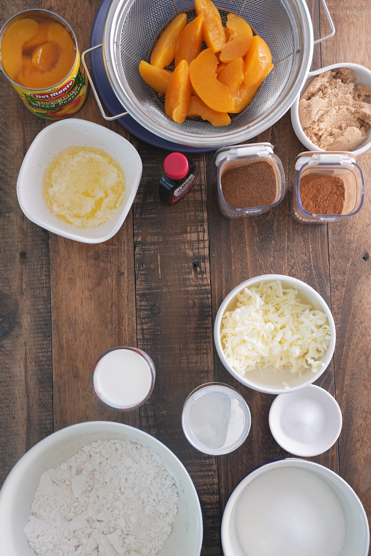 slow cooker peach cobbler ingredients.