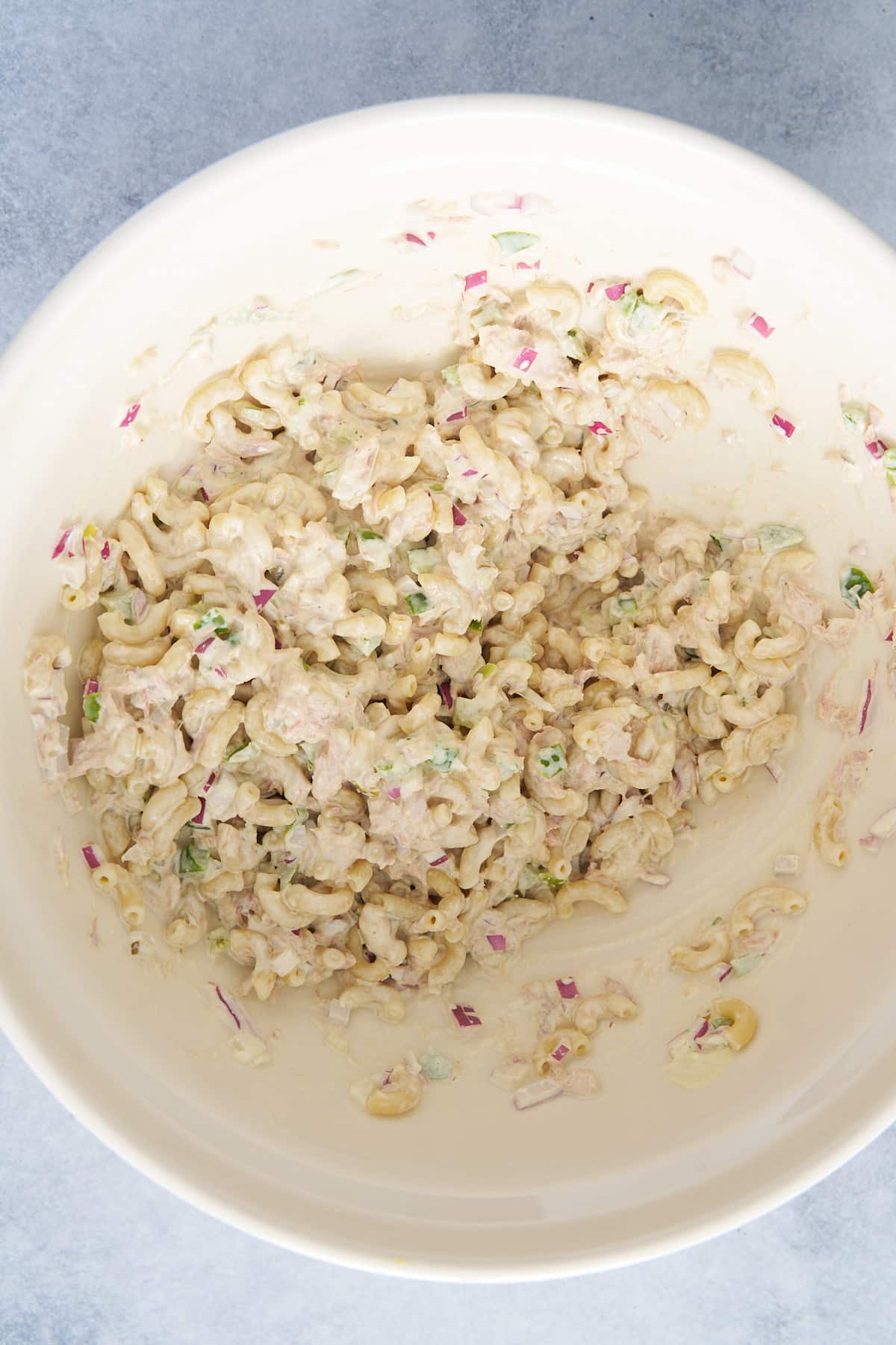 tuna and macaroni in bowl before going in fridge