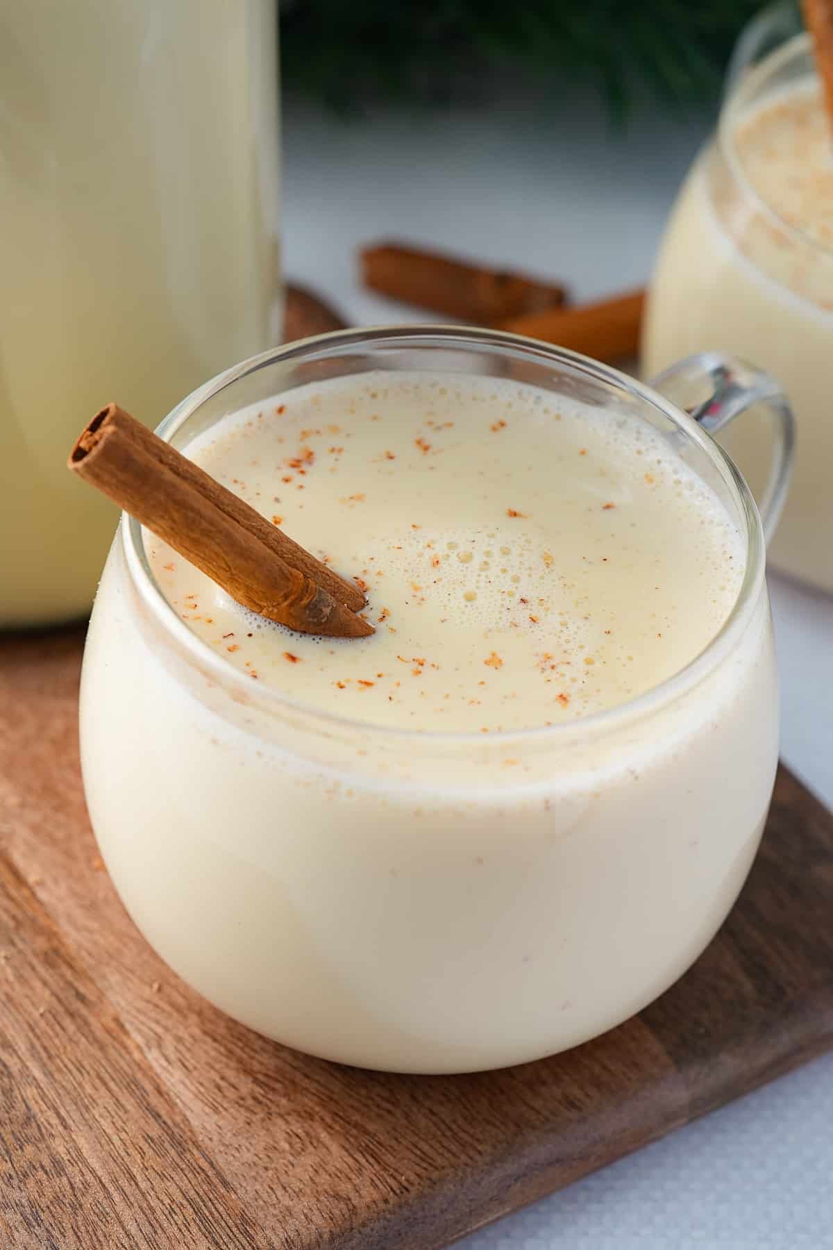 eggnog in glas with cinnamon stick sticking out