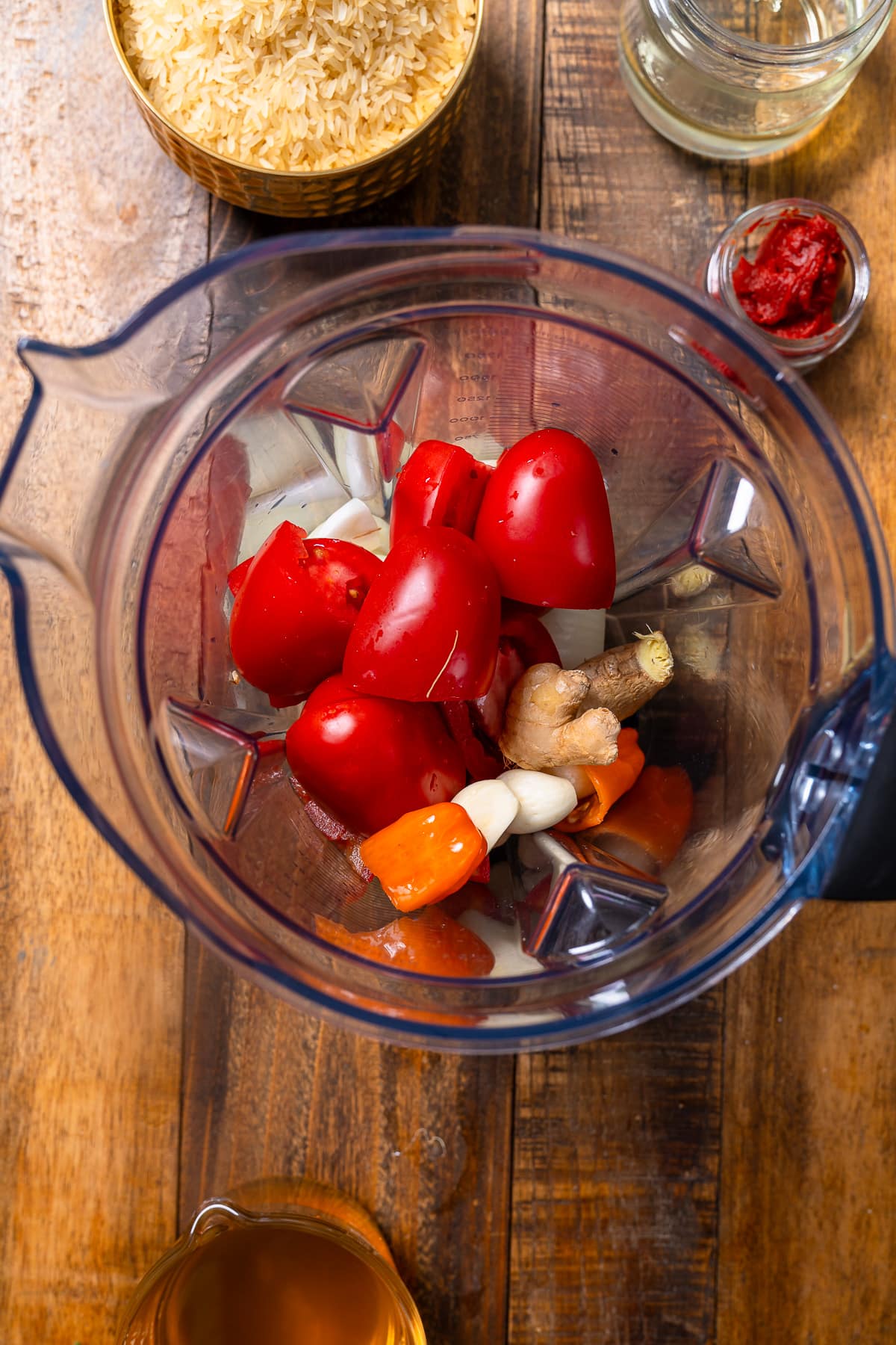 tomaoes, ginger, onions, etc in blender before blending