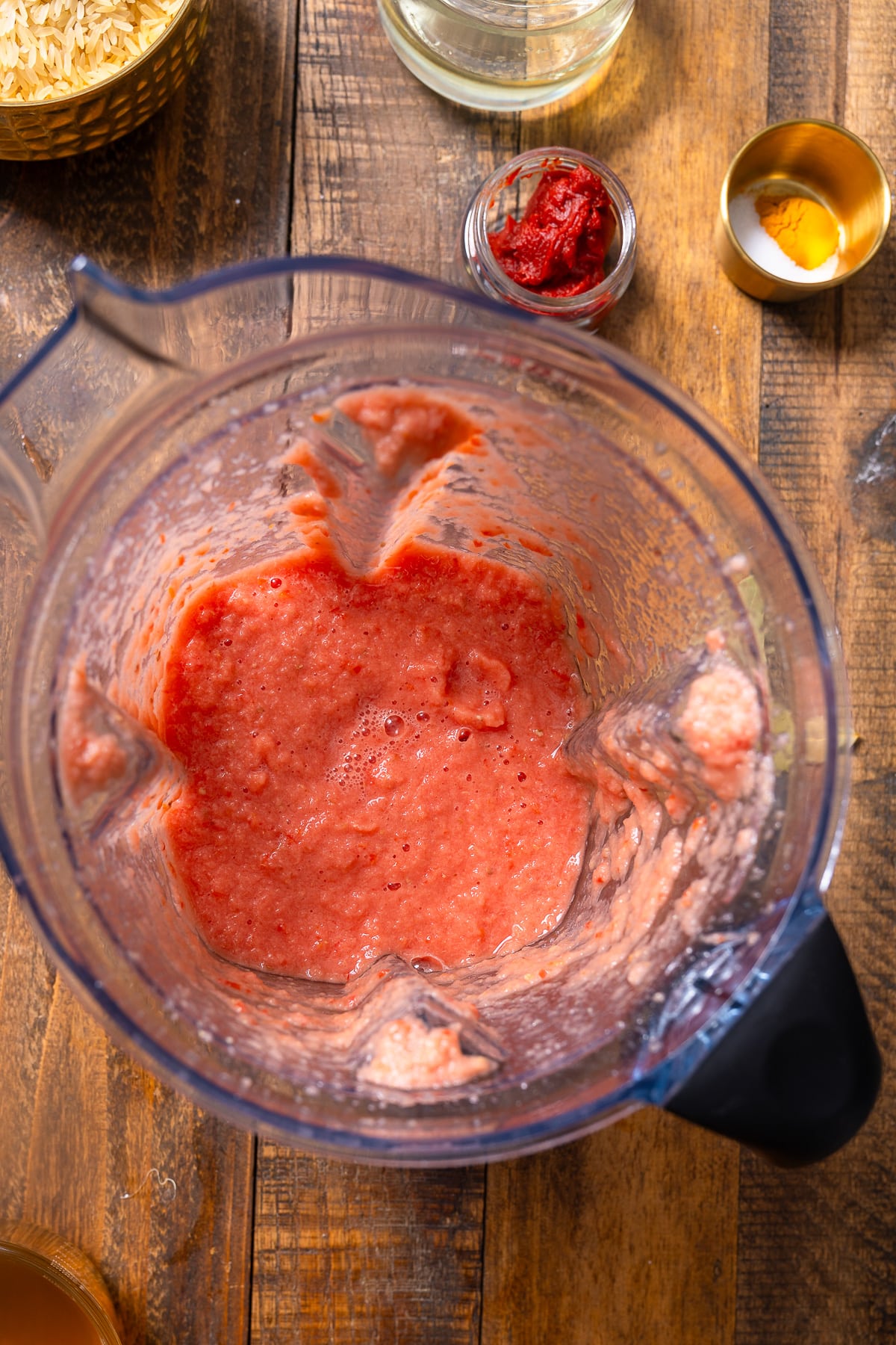 jollof base ingredients in blender after bing blended