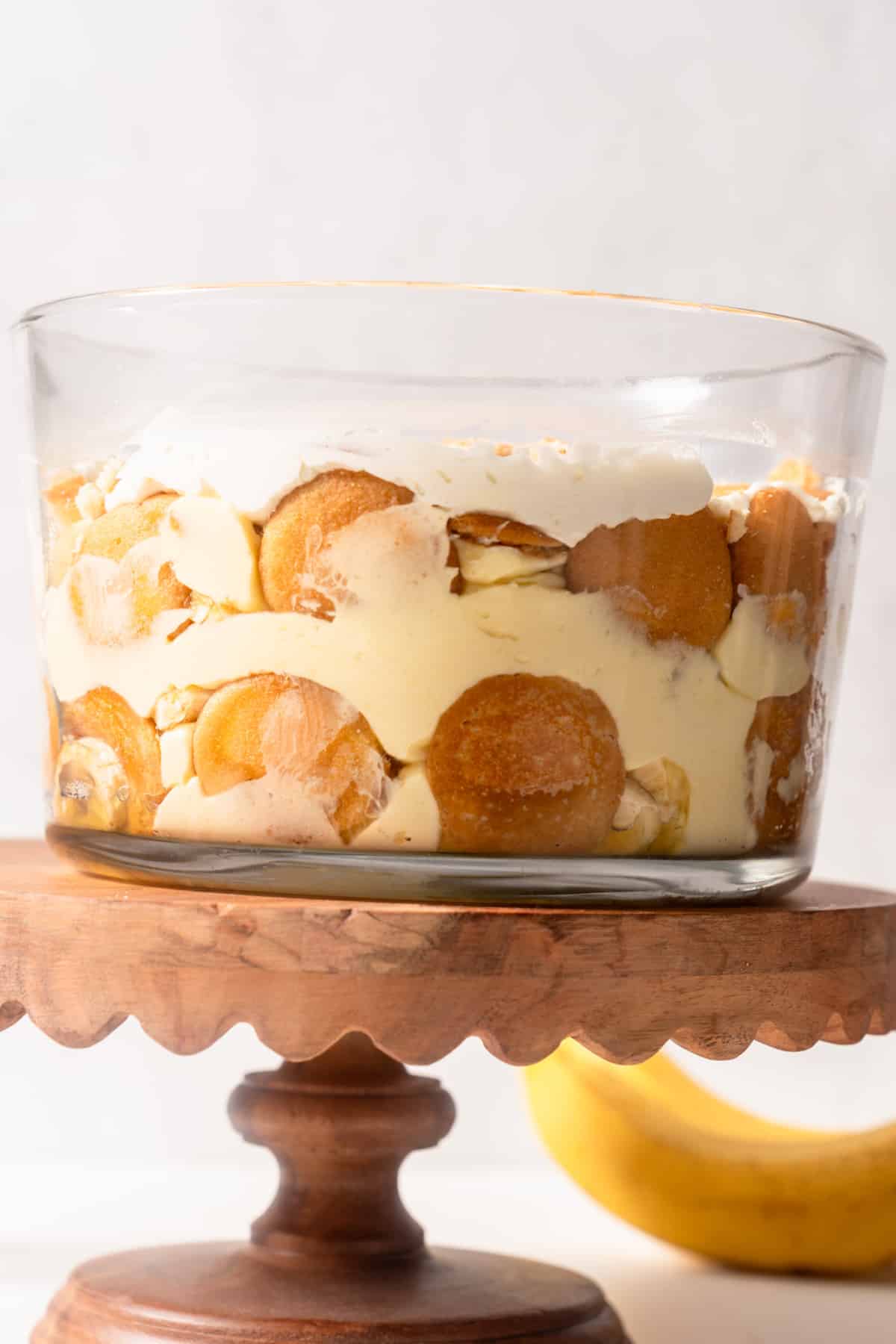 The side picture of vanilla pudding in a truffle glass trifle dish