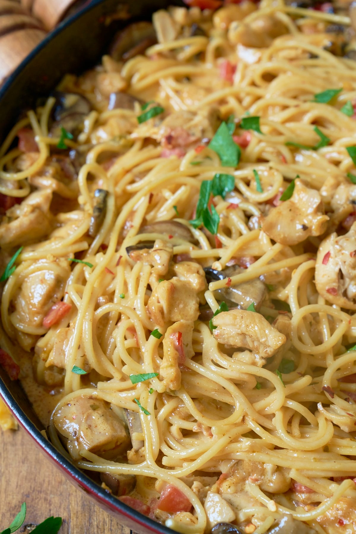 close up of chicken spaghetti in the pan
